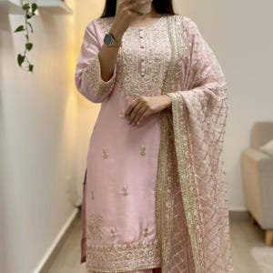 Pakistański projektant różowy garnitur palazzo Sharara dla kobiet z haftem sekwencyjnym, garnitur imprezowy, góra garnituru imprezowego, garnitur Sharara 3-częściowy