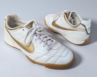 Nike Tiempo Ronaldinho Vintage Indoor Trainers Y2K White Gold UK 5.5