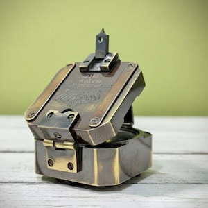 1917 Brunton Messing Kompass: Vintage Nautische Navigationshilfe
