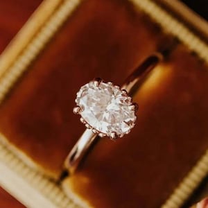 2ct Oval Cut Moissanite Verlobungsring, Oval Moissanite Solitaire Ring, 14k Solid Gold Ring, Jubiläumsgeschenk Ring, Brautring, täglicher Ring