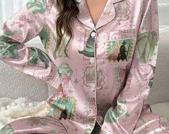 Ensemble de pyjama en satin Retro Wicked Stamps, pyjama Wicked pour enfant, pyjama Broadway, pyjama musical Wicked, Défier la gravité, pyjama Glinda Wicked