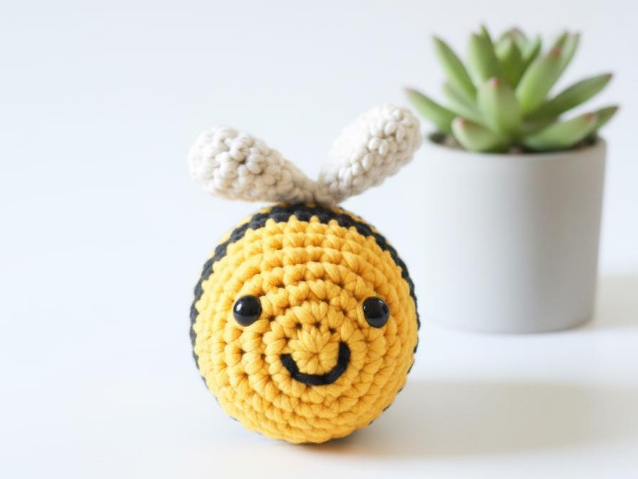 Crochet Bumblebee Amigurumi Pattern, Easy Bee Plushie (PDF Pattern ...