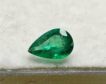 AAA ザンビア産エメラルドペアカットルース宝石: 10 x 15 mm グリーン