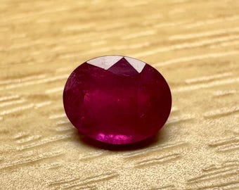 Rubis rouge naturel, taille ovale, pierre précieuse de 0,80 carat à facettes