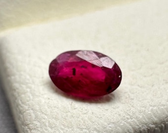 Rubí rojo natural: piedra preciosa de Mozambique facetada ovalada de 0,23 quilates