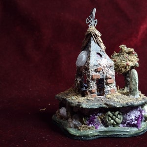 Tiny Celtic DIVINER'S SHACK 1:144 Scale DIORAMA Electrified/Lights up image 1