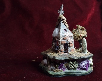 Tiny Celtic DIVINER'S SHACK ~ 1:144 Scale DIORAMA Electrified/Lights up