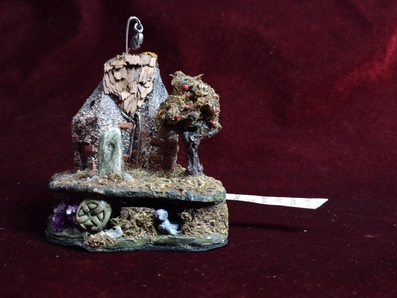 Tiny Celtic DIVINER'S SHACK 1:144 Scale DIORAMA Electrified/Lights up image 7