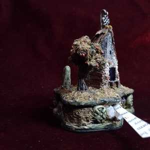 Tiny Celtic DIVINER'S SHACK 1:144 Scale DIORAMA Electrified/Lights up image 2