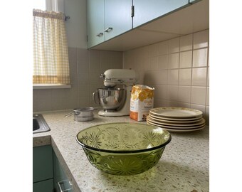 1970s Indiana Glass Company Daisy Pattern Glass Bowl Avocado Green 7.5"