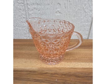 Jarra para crema Jeannette Pink de cristal de la época de la Gran Depresión con botones y lazos navideños