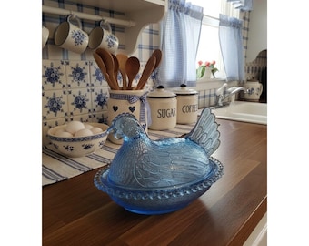 Vintage Indiana Glass Cornflower Blue Hen On Nest EUC Beaded Rim