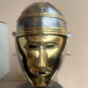 Casco galo romano: acero de calibre 18 con forro de cuero y máscara facial