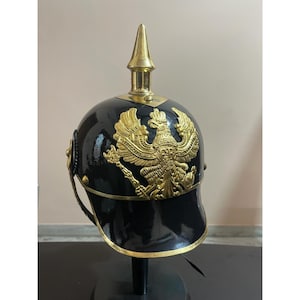 Casque Pickelhaube allemand prussien en cuir WW2 officier à pointes