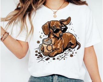 Camiseta con diseño de Golden Retriever bebiendo café con leche helada, ideal para amantes de los perros. Camiseta divertida con estampado de perro y café. Regalo perfecto para amantes de los Golden Retriever. Camiseta para amantes de las mascotas.