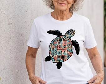 Em um mundo cheio de avós, seja uma vovó tartaruga marinha - Camiseta divertida para presentear uma vovó, camiseta para amantes de tartarugas marinhas, camiseta com estampa de vovó