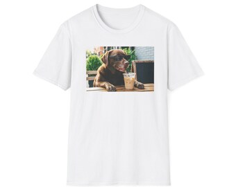 Camiseta divertida con diseño de perro Labrador Chocolate Coffee Cafe Lover, Camiseta con diseño de perro y café helado, Regalo ideal para amantes de los perros, Camiseta gráfica para dueños de mascotas
