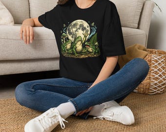 Camiseta vintage con estampado de ranas y luna, camiseta retro con anfibios y naturaleza, regalo estilo cottagecore, camiseta con tres ranas aullando a la luna.