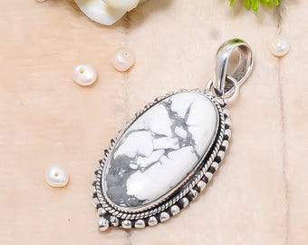 Sterlingzilveren witte howliethanger: elegante edelsteensieraden