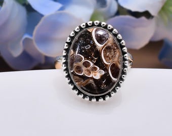 Geoxideerde sterlingzilveren ring met turritella-agaat: verstelbare edelsteen