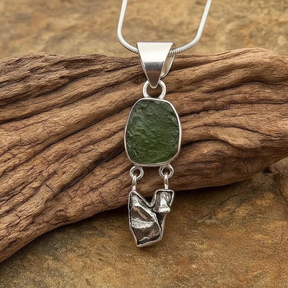 チェコ産モルダバイト隕石ペンダント：925スターリングシルバーの宝石