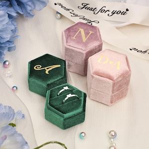 Boîte à bagues de fiançailles personnalisée, Boîte à bagues hexagonale en velours à double fente, Porte-alliances personnalisé, Boîte à bagues moderne, Porte-alliances monogramme, Meilleur cadeau