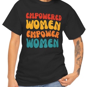 Ermächtigte Frauen Baumwolle T-Shirt: Feministisches Grafik-T-Shirt