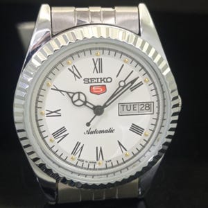 Vintage Überholte Seiko 5 Automatik 6309a Japan Herren Day / Date Römische Figur Weiße Farbe Zifferblatt Transparente Rückseite Armbanduhr B446-C Bild 5