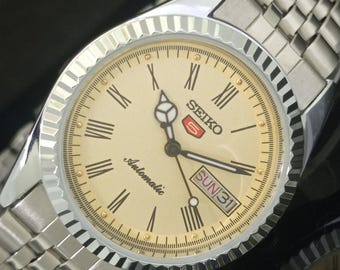 Odnowiony zegarek na rękę Seiko 5 Automatic 6309a z Japonii, z datą i cyframi rzymskimi, złotym kolorem i przezroczystym tyłem, b443-c