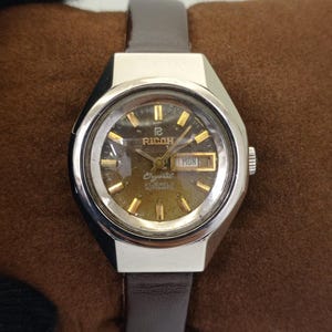 Vintage Ricoh Crystal Automatic Japan Womens originele wijzerplaat dag/datum horloge B700186-1