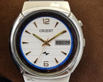 Japan Vintage Orient Automatic 46941 Mens White Color Dial Day