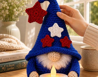Gehaakte patriottische kabouter kaarshouder patroon pdf, rood wit blauwe amigurumi kabouter, Independence Day decor, Fourth of July haaktutorial