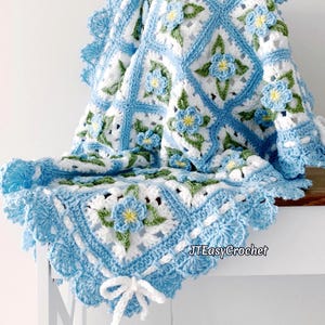 Motif de couverture de bébé carré grand-mère floral au crochet, téléchargement immédiat au format PDF, fleur de myosotis, tour de cou afghan Cottagecore, cadeau de douche de maman mignon