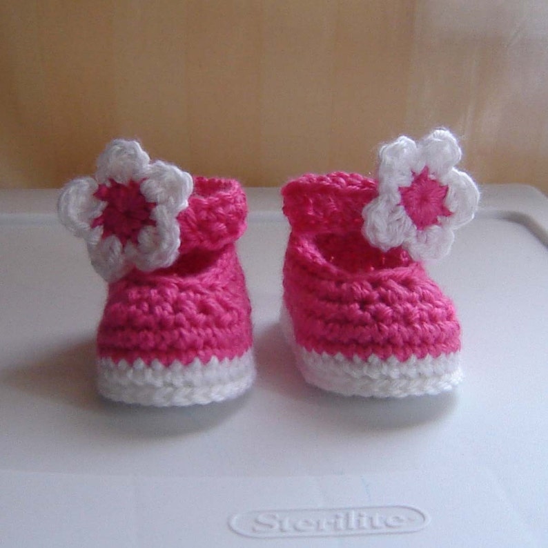 PDF Instant Download Crochet Pattern No 090 Pink Baby Shoes Sizes Preemie, 0 3 6 9 12 months image 1