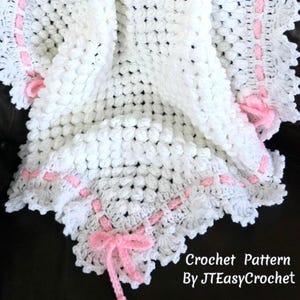 Schema all'uncinetto e video: coperta quadrata della nonna continua e applicazione di margherite, punto uncinetto con effetto popcorn strutturato