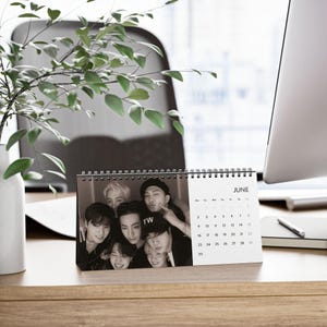 Bts Kalender Tischkalender 2025 Grid - Kpop inspiriert, Fan Merchandise, Raumdekoration, Bürobedarf, Geschenk für Fans