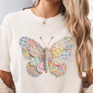 Fjärilsskjorta med konstmönster, estetisk blommig t-shirt med cottagecore-motiv, quiltad vintage-topp med fjärilar, estetisk vårt-t-shirt med bekväma färger
