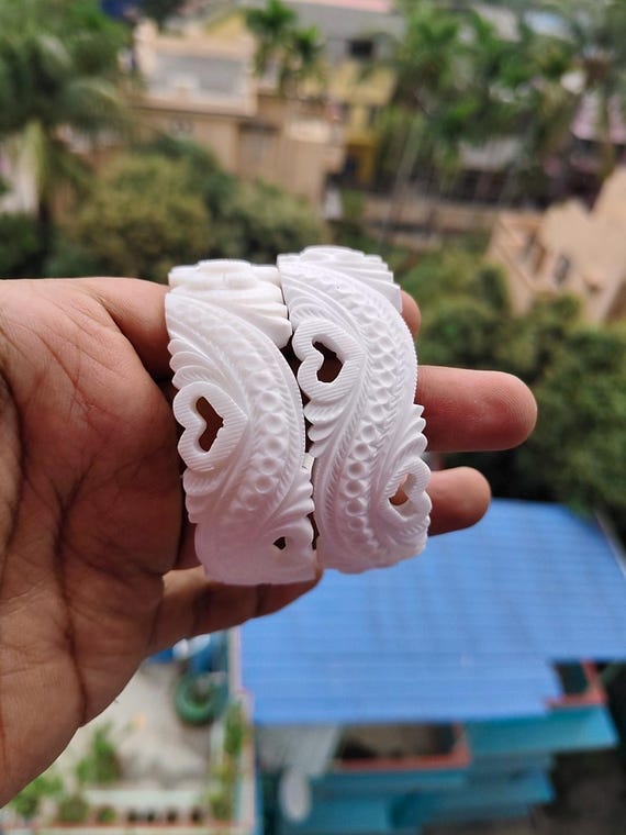 Bend Love Line Design Bengali Tire Sakha Pola Set for Women Shell