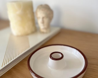 Ręcznie wykonany ceramiczny pojemnik na kadzidełka Palo Santo: Teksturowany, nowoczesny kadzielnica