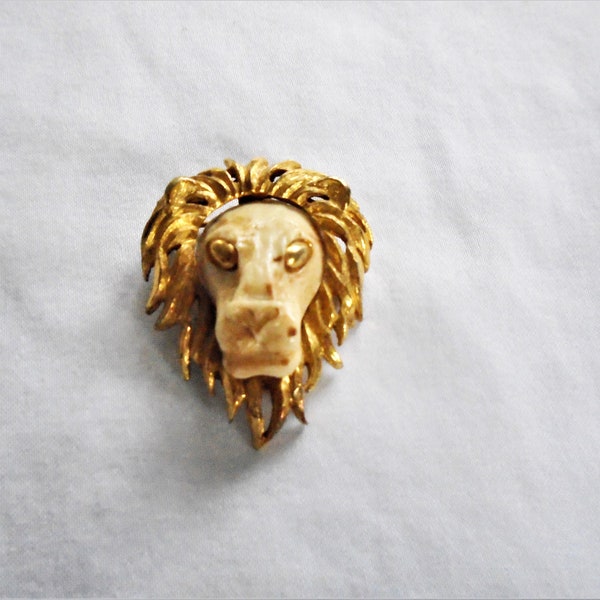 Vintage collectable Razza Lion head Brooch