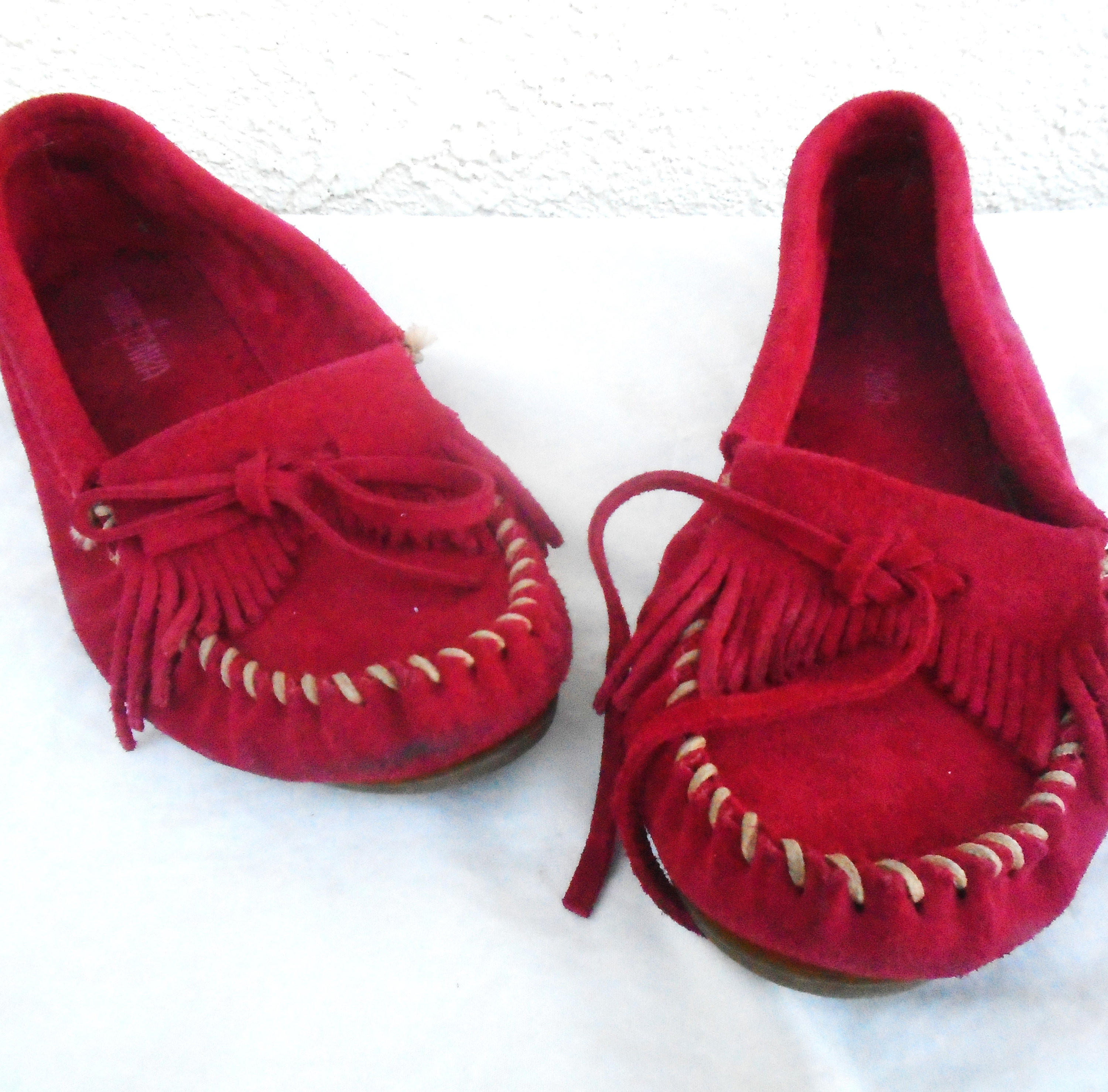 Minnetonka red hotsell moccasins