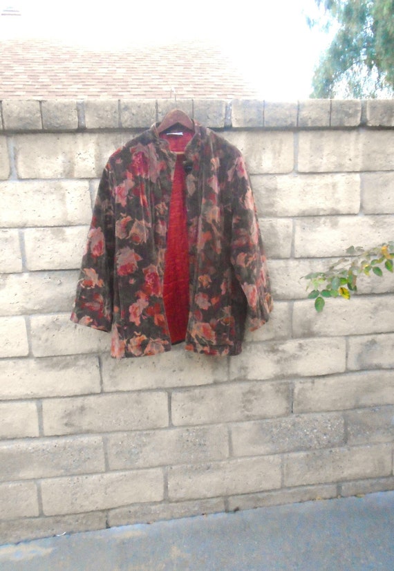 FREE SHIPPING............Vintage 70's floral brown