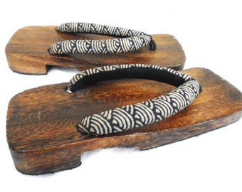 TE KOOP........... Vintage Japanse houten sandalen