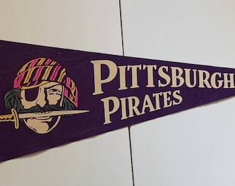 Vintage Pittsburgh Pirates MLB Baseball Souvenir Pennant