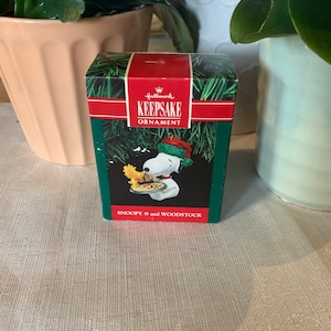 1991 Hallmark Snoopy and Woodstock Peanuts and the Gang Keepsake Ornament