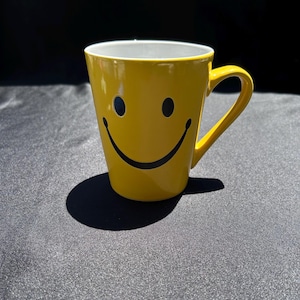 Vintage Yellow Smiley Fac Mug Coffee Cup Tea Cup