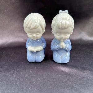 Vintage betende Jungen und Mädchen Blau & weiße Porzellanfiguren von Lego Made in Japan