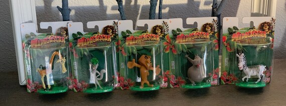 Madagascar Movie Cake Toppers King Julien Cupcake Topper Etsy Madagascar Movie Cake Toppers King Julien Cupcake Topper Etsy