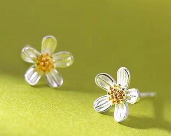 Sterling Silver Daisy Ear Pins: Delicate Flower Stud Earrings