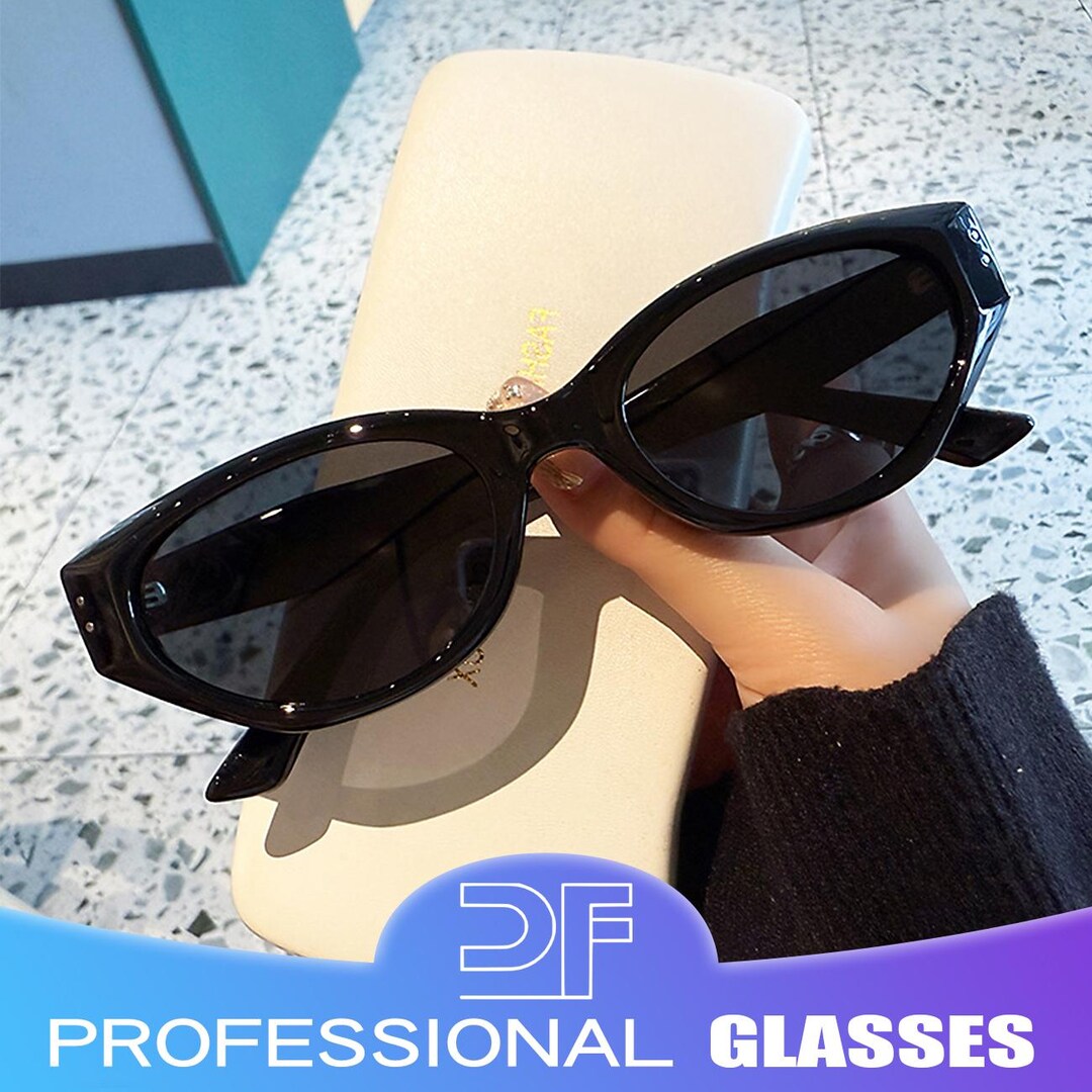 Classic Thick Rectangle Polarized Sunglasses with UV400 Protection Amazon.com: Hycredi Thick Rectangle Sunglasses for Women Men  main image 4